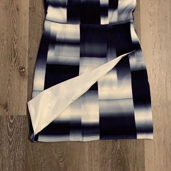TRINA TURK BLUE AND WHITE UMBRA SLEEVELESS DRESS - Picture 3 of 6